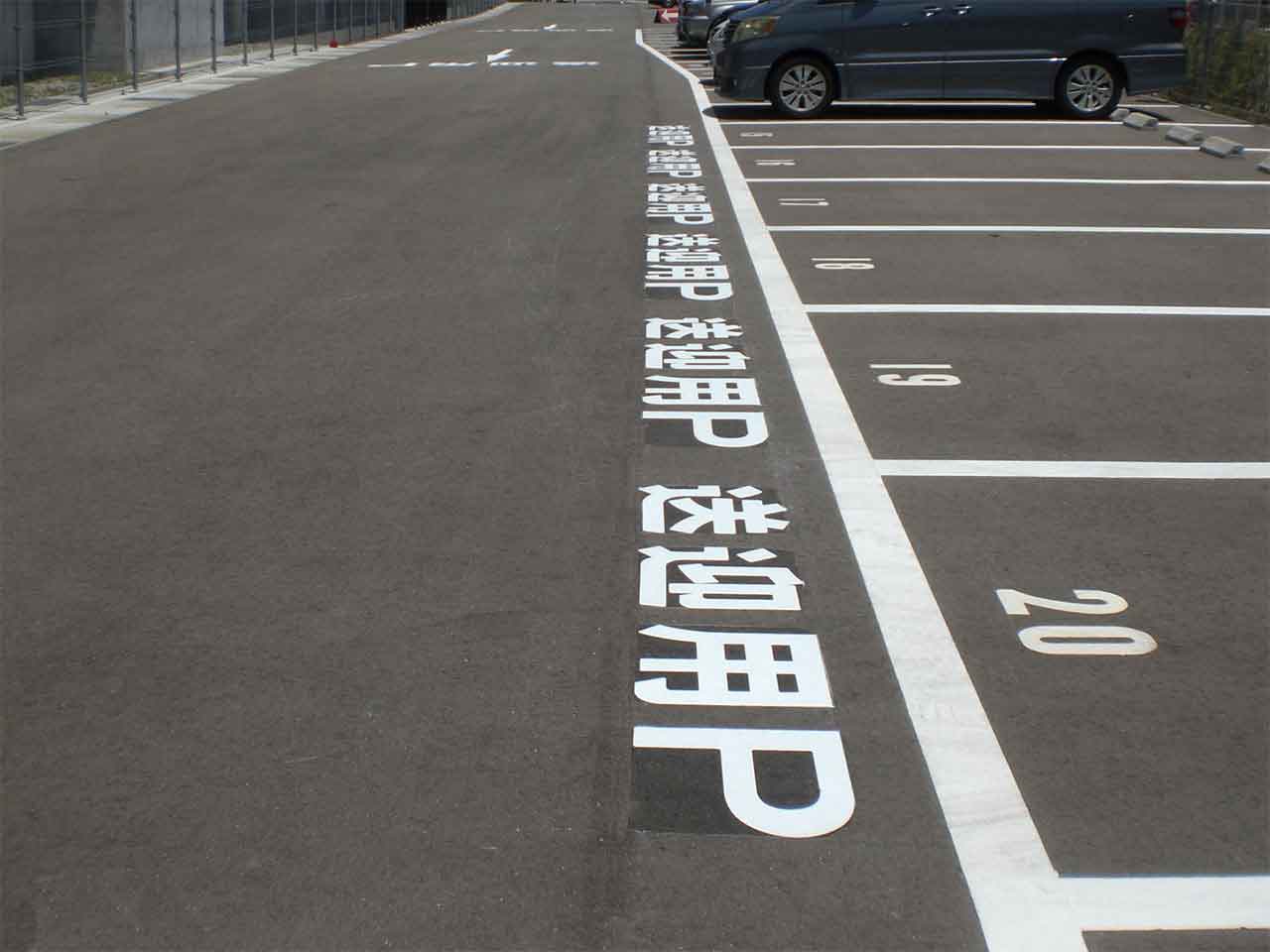 駐車場用路面表示シート「タンクローリー」 小 300×300mm 835-033 駐車場用文字シート 塗料、塗装